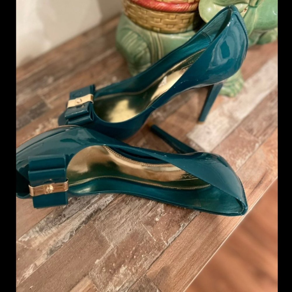 Coach green patent leather peep toe heels. Size 7.5 (38)